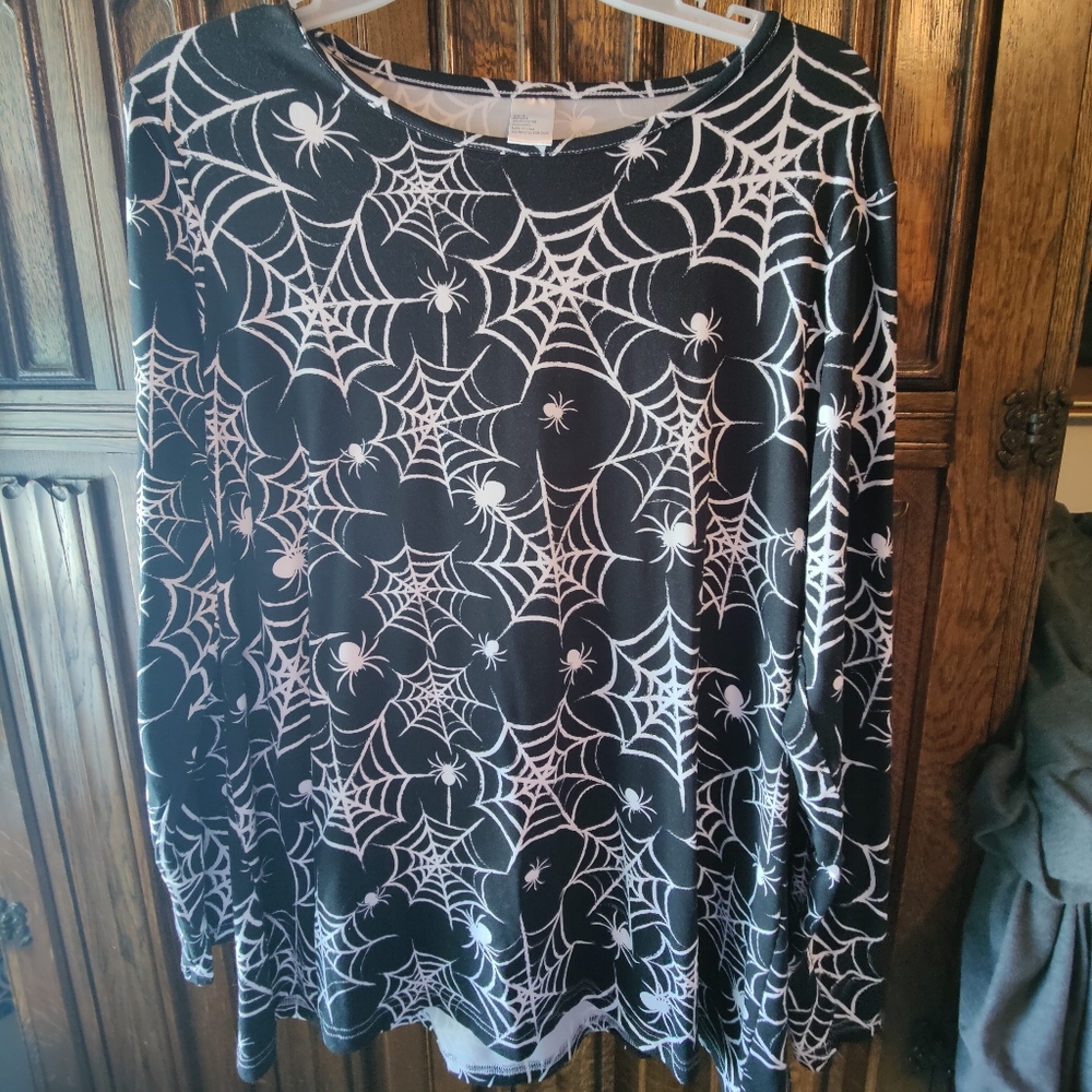 Cute, never worn shirt